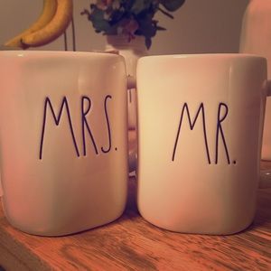 Rae Dunn Mr and Mrs mug set